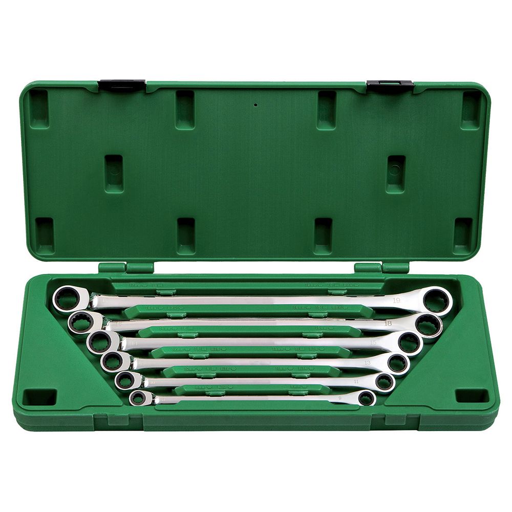 Set of gear wrenches with universal features, extra long series